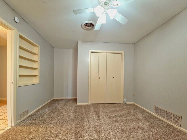 Building Photo - 4 Bedroom Home Near LCU with HUGE Bonus Room