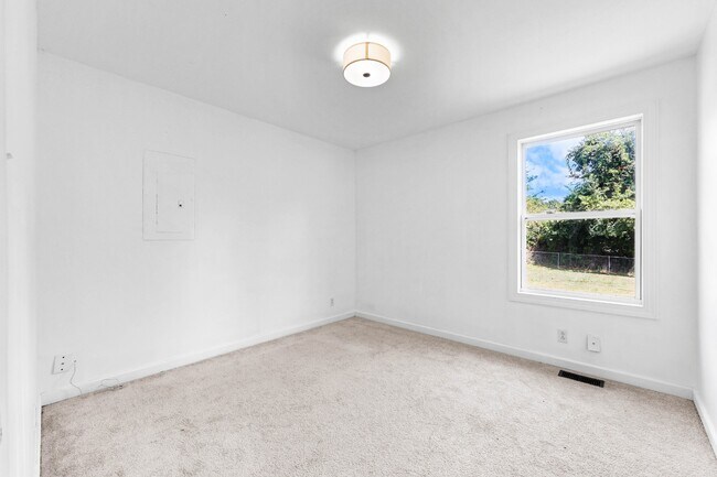 Building Photo - 741 Princeton Cir