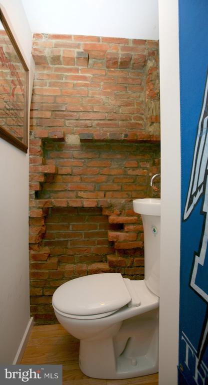 Building Photo - 209 W Wildey St