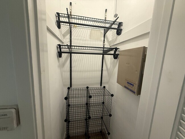 Building Photo - 3B2B House in Toluca Lake/NoHo