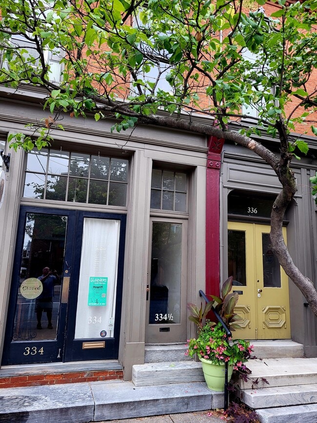 Primary Photo - 334 N Queen St