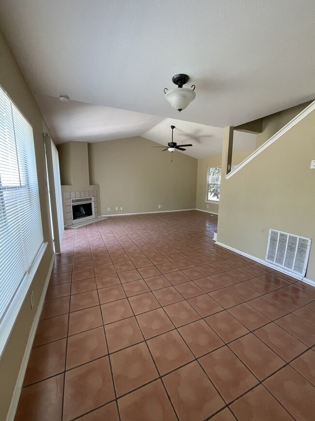 Building Photo - 9931 Village Briar