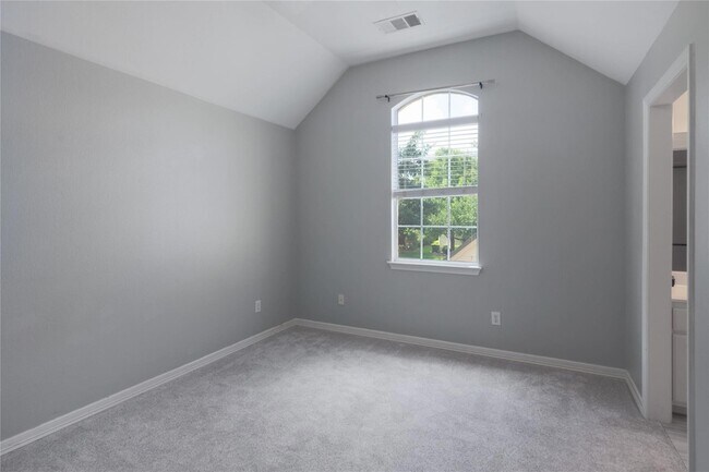Building Photo - 2279 Fernspring Dr