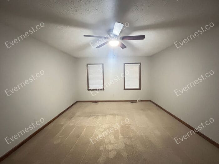Building Photo - 170 Olde Oak Dr