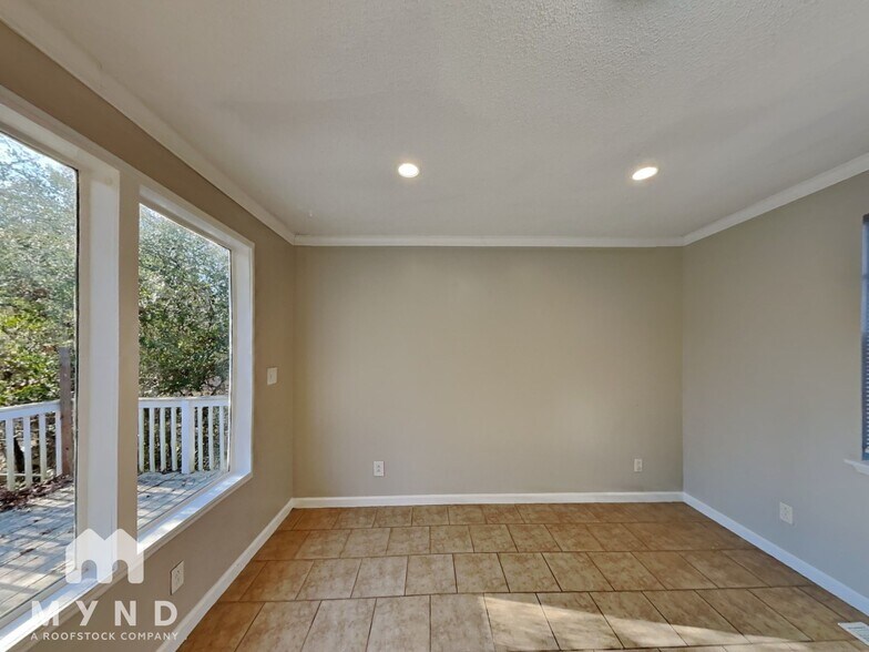 Building Photo - 3022 Debra Dr