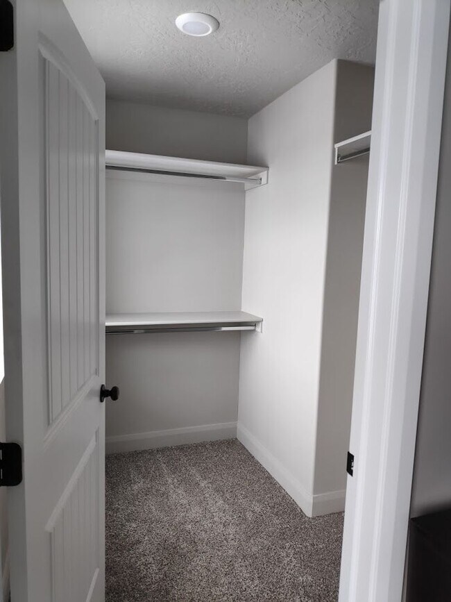 Building Photo - 404 W 1325 N