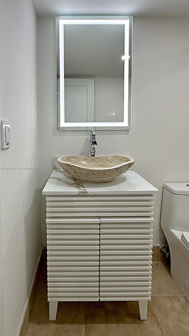 Building Photo - 18181 NE 31st Ct