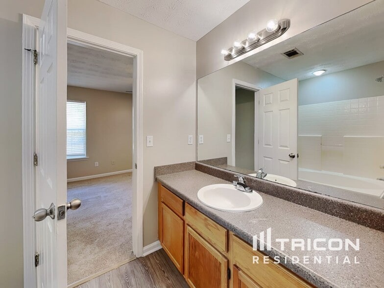 Building Photo - 2340 Amber Hills Way