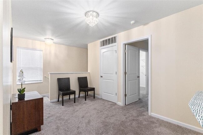 Building Photo - 2896 S Hills