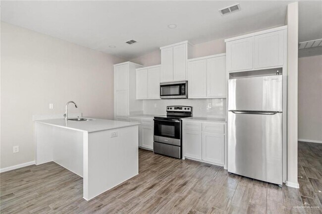 Building Photo - 1304 W Sucre Dr