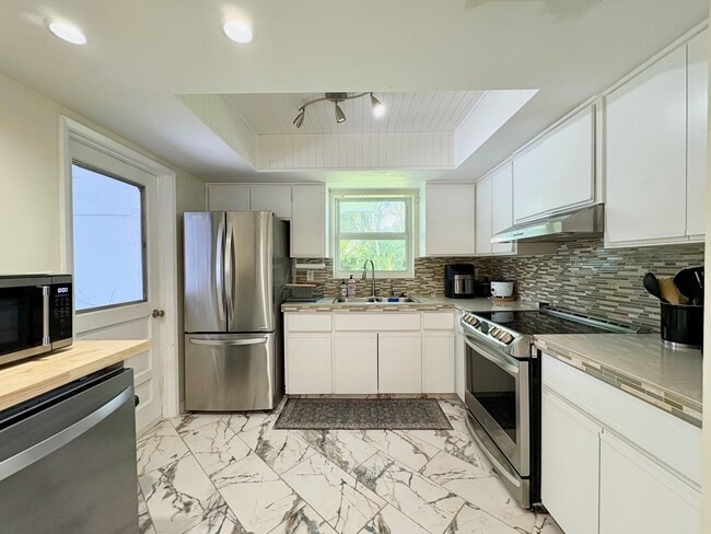 Building Photo - 999 SE 6th Terrace