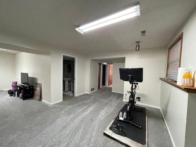 Building Photo - PERFECT LOCATION!