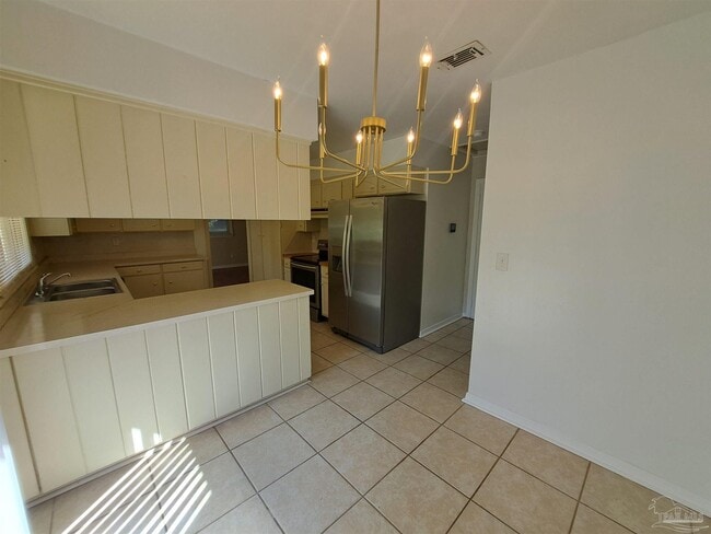 Building Photo - 8598 Meadowbrook Dr