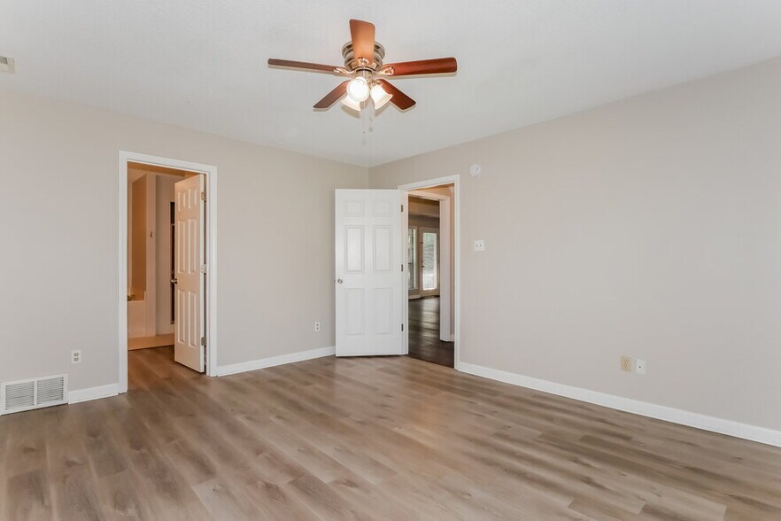 Building Photo - 6601 Baird Cove
