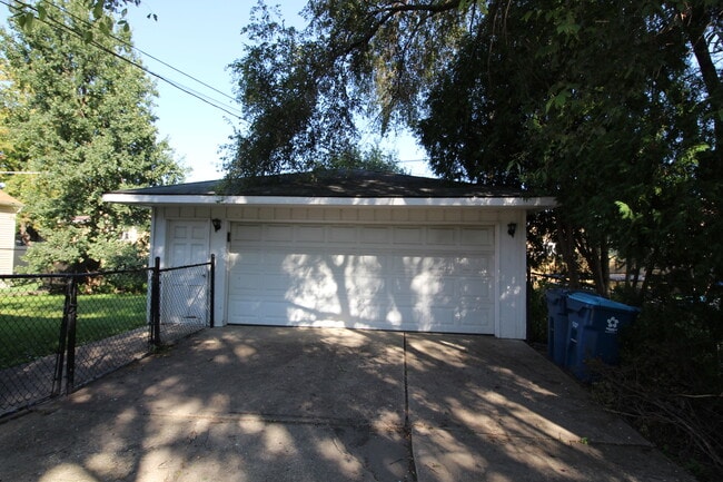 Building Photo - 651 N Kenilworth Ave