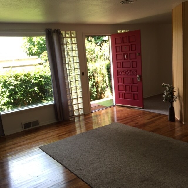 Building Photo - Greenwood Duplex