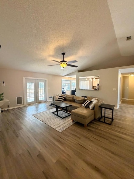 Building Photo - 205 Villacrest Dr