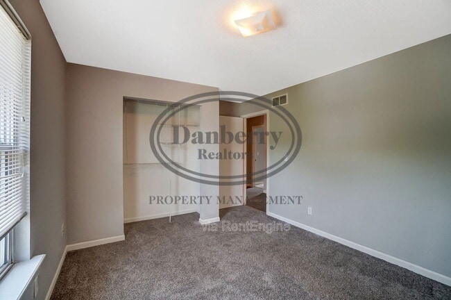 Building Photo - 3612 Willow Run Dr