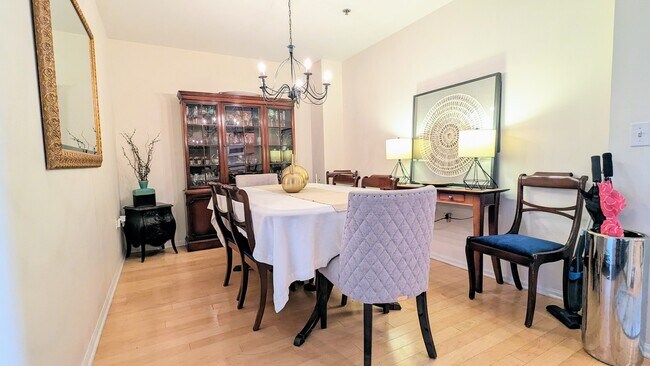 Building Photo - 440 W Mahogany Ct