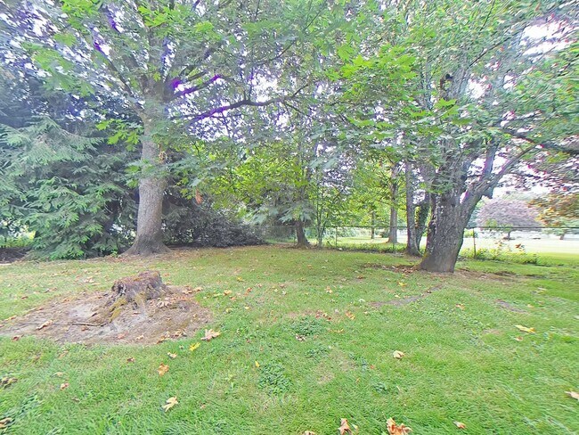 Building Photo - 2 Bedroom 4-Plex ~ South Corvallis ~ Small...