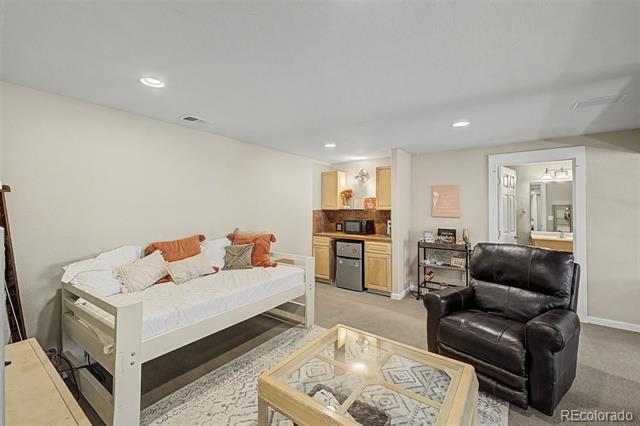 Building Photo - 2745 Xanthia St