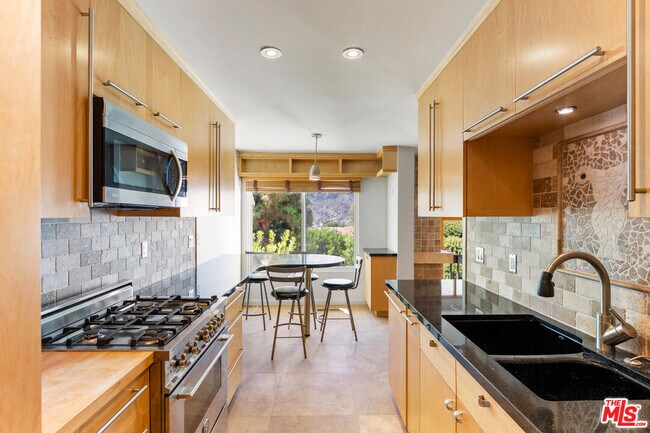 Building Photo - 17087 Palisades Cir