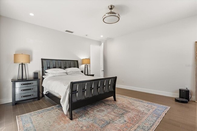 Building Photo - 1049 N Kentucky Ave