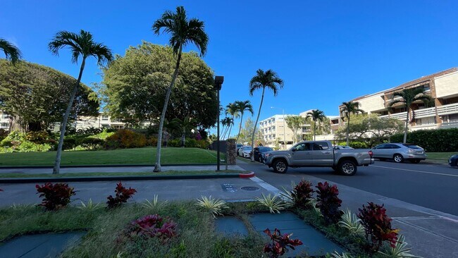 Building Photo - Rare High-Floor Corner Residence at Windward Passage | Ocean & Mountain Views