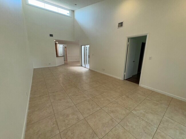 Building Photo - 6447 Parkview Dr