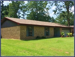 Building Photo - Beautiful Country Place in Haughton