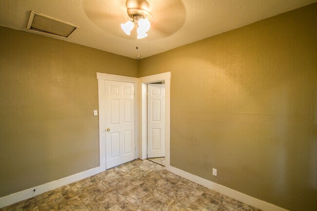 Building Photo - Amazing Home Near Downtown