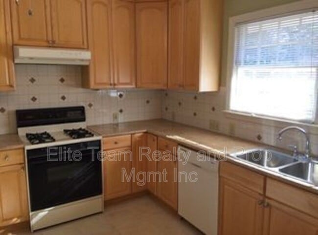 Building Photo - 513 Webster Pl