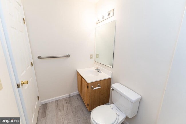 Building Photo - 3500 Sanibel Cir