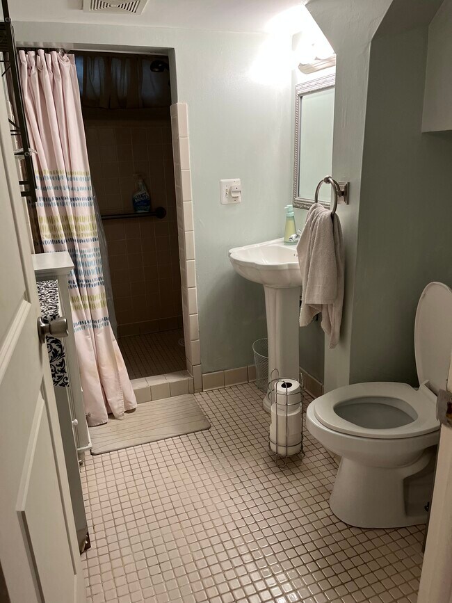 Building Photo - 1918 Porter Ave