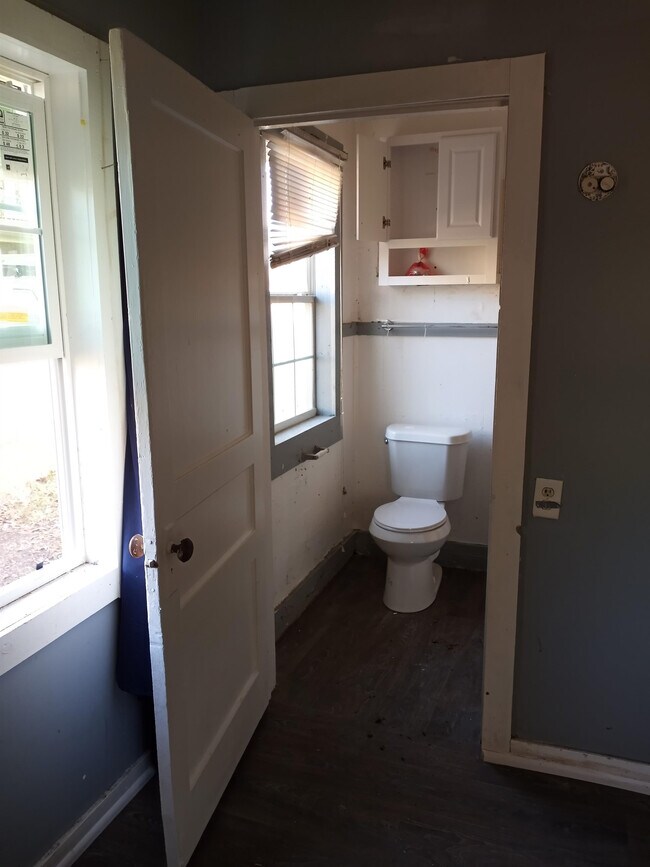 Building Photo - 210 Eisenhower St