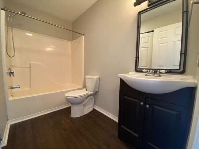 Building Photo - Now Available - 2 Bed 2 Bath House in Brit...