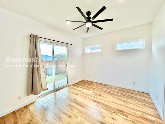 Building Photo - 426 Avenue L Ave