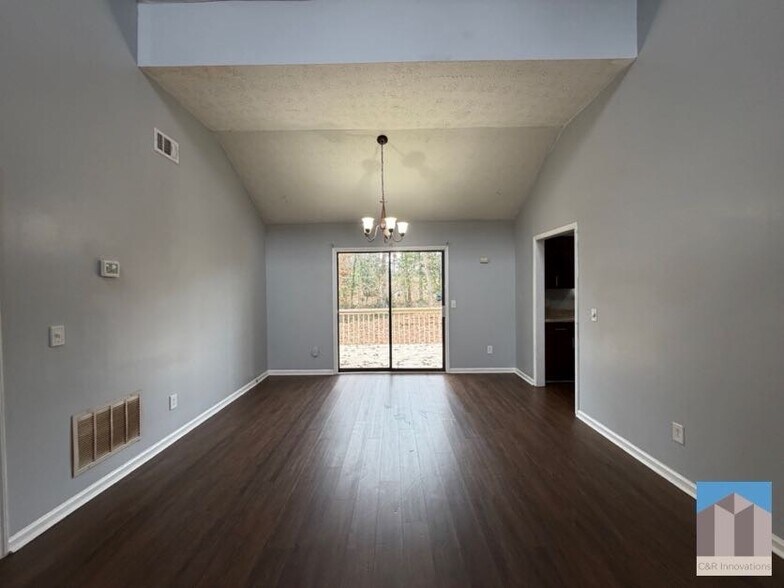 Building Photo - 804 Emerald Forest Cir