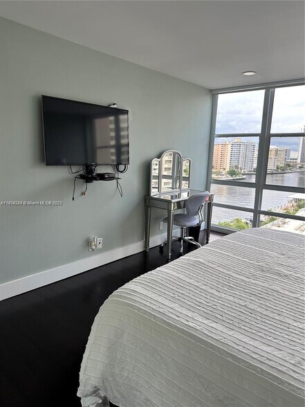 Building Photo - 2017 S Ocean Dr