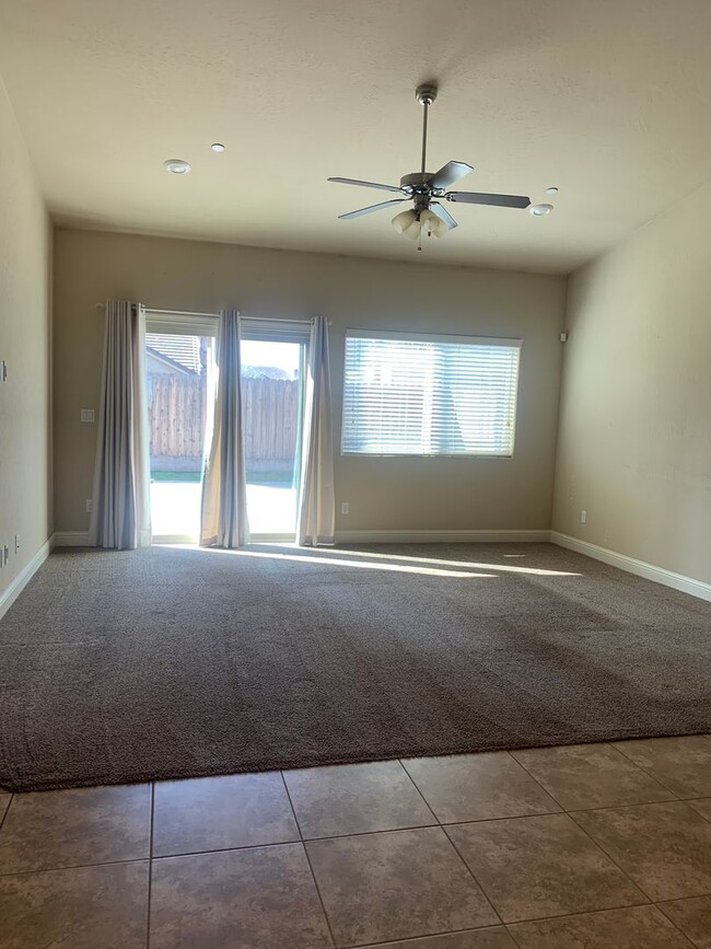 Building Photo - 3 BR 2 BA Available Now