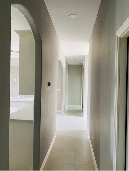 Building Photo - 3873 Tolosa St