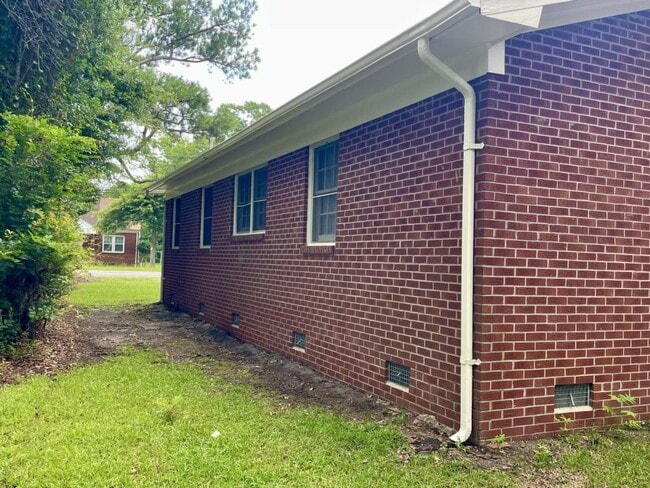 Building Photo - 1402 M.L.K. Jr Dr
