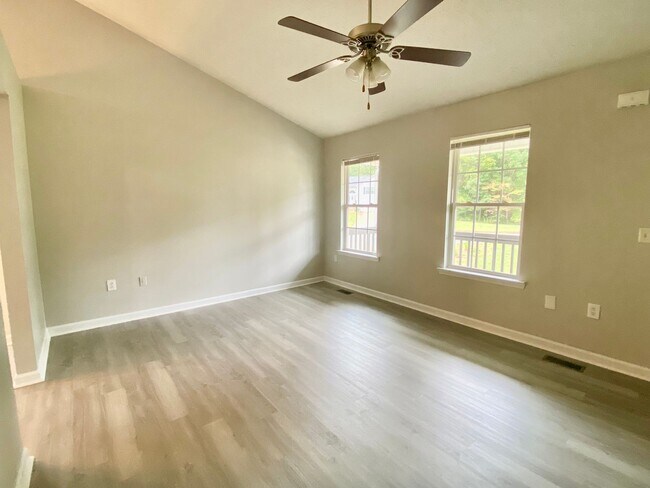 Building Photo - Dallas Rental