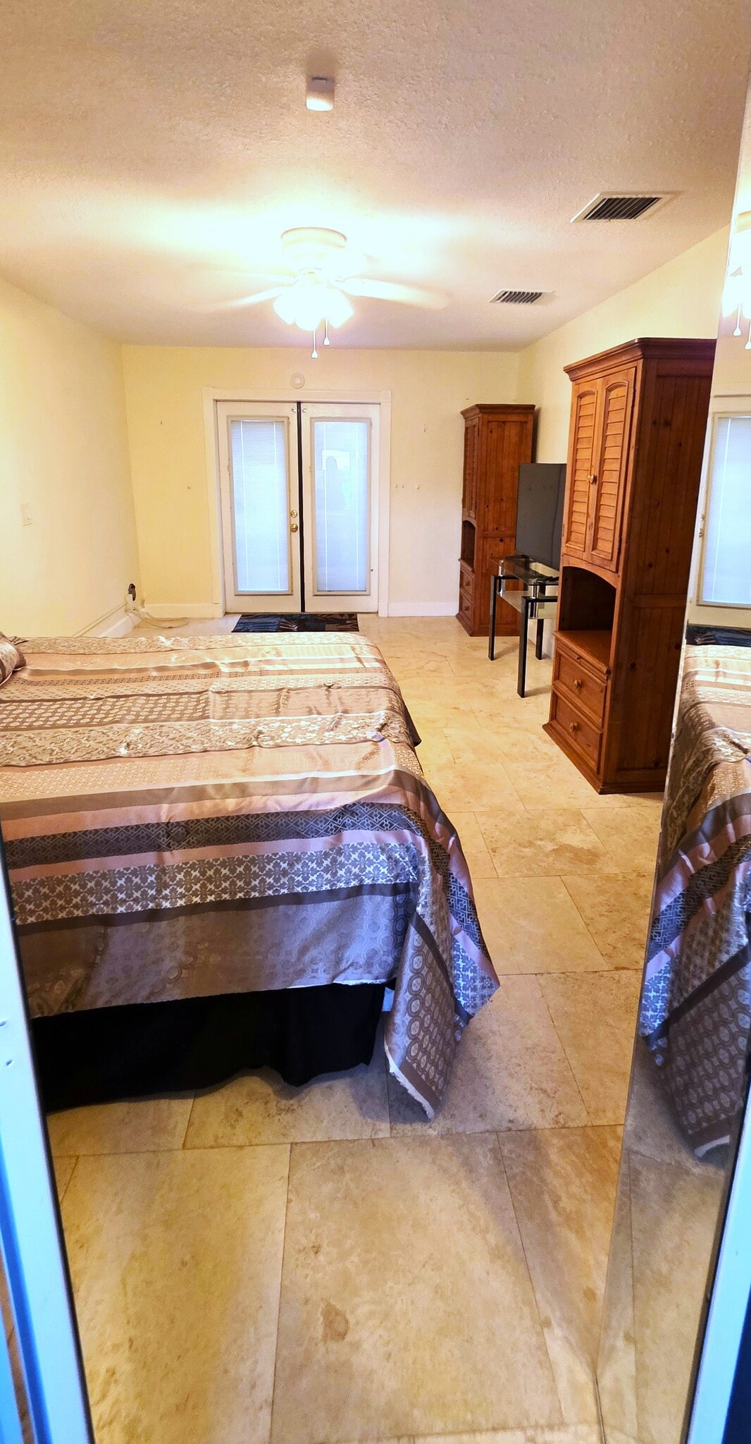 Building Photo - 10910 Diego Dr N