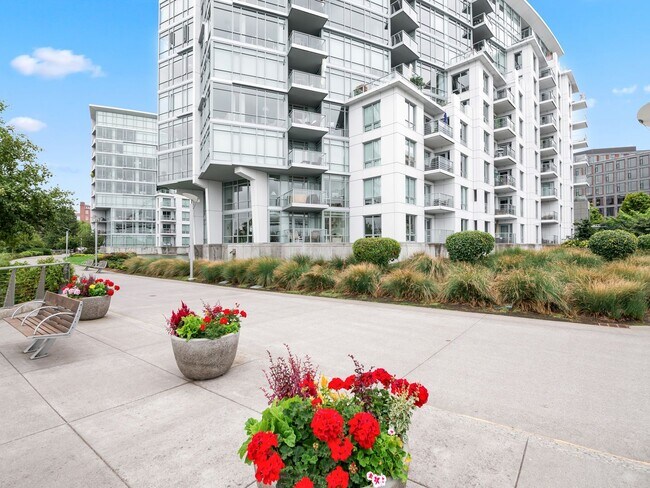 Building Photo - FULLY FURNISHED Waterfront Pearl Condo w/most utilities/2 parking spaces/most utilities