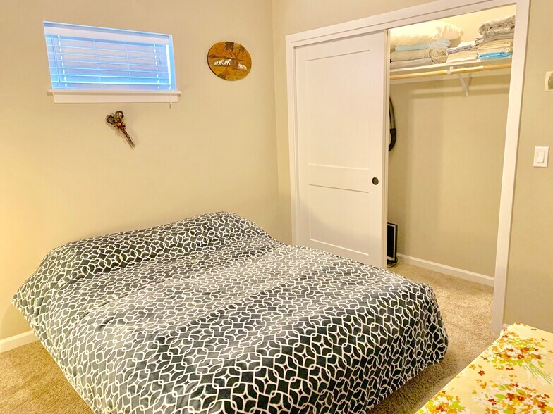 Building Photo - 2518 J Ave