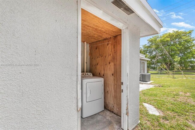 Building Photo - 1200 NW 87th St