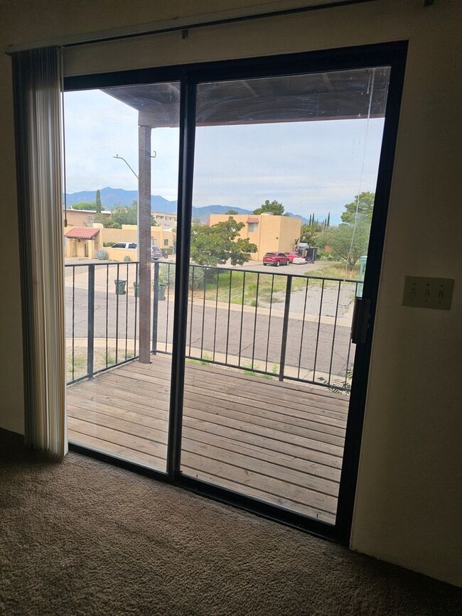 Building Photo - Amazing 2 bedroom with indoor laundry
