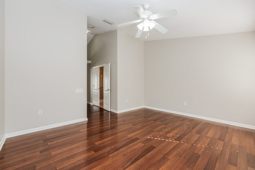 Building Photo - 5920 Count Turf Ln