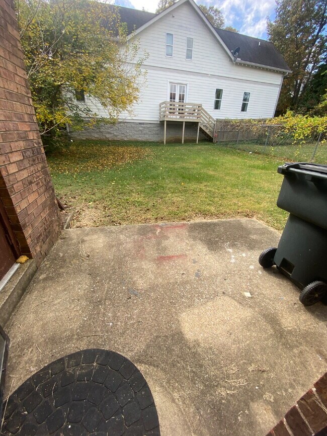 Building Photo - Charming 2 Bed, 1.5 Bath in the Heart of East Nashville